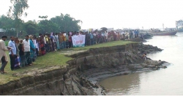 রৌমারীতে নদী ভাঙ্গনরোধের দাবীতে স্বারকলিপি প্রদান