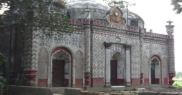 ব্রিটিশ আমলে নির্মিত কালের সাক্ষী কুমিল্লার তিন গুম্বজ মসজিদ